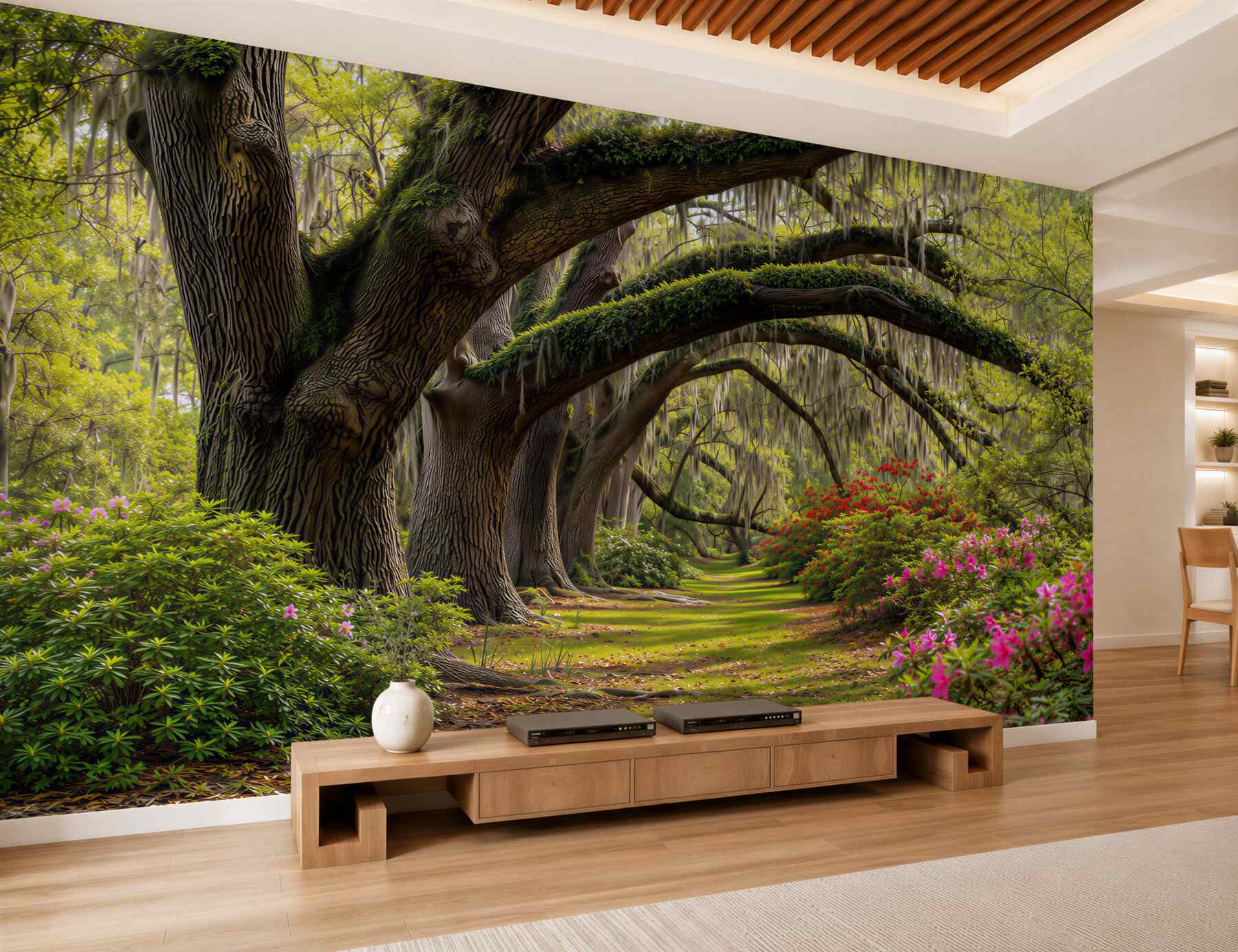 Fotobehang bloeiende bospad met roze azalea's en oude bomen