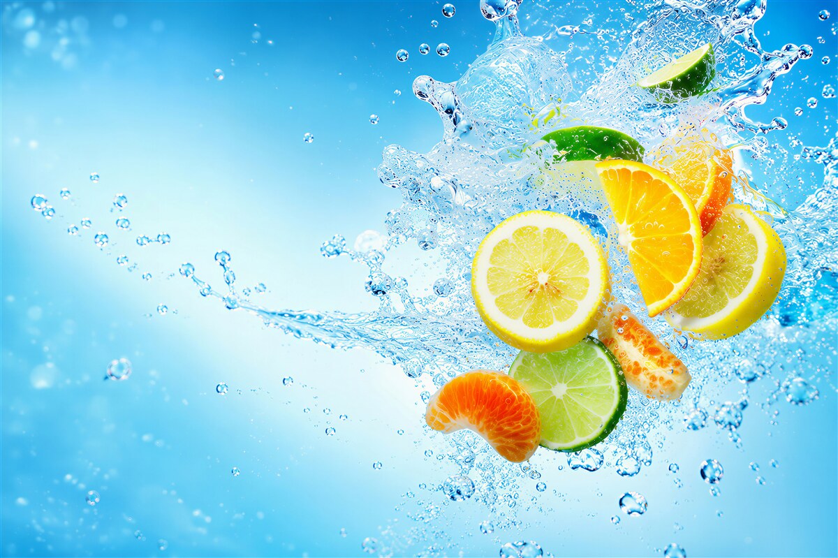Fotobehang stukjes fruit in water