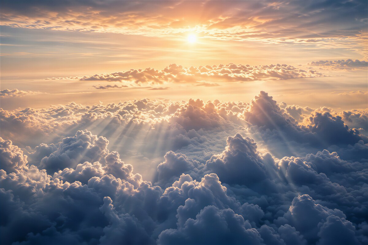 Fotobehang zonsopgang boven dikke wolken