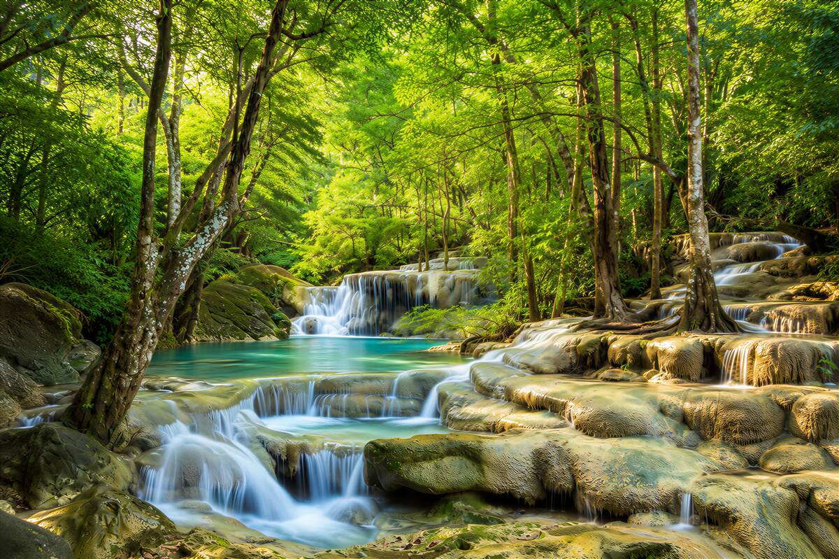 Fotobehang waterval met kristalhelder water