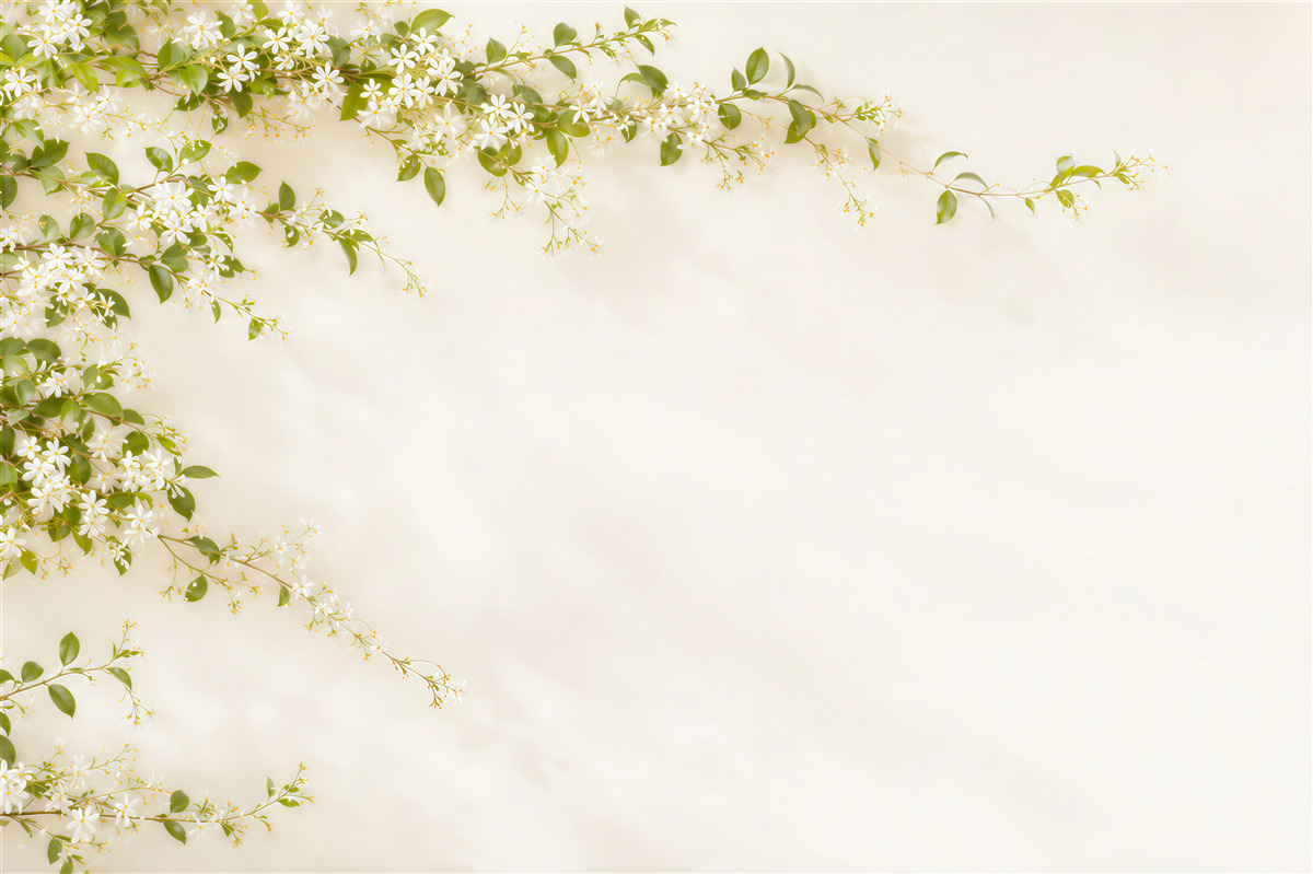 Fotobehang witte bloemen en groene takken op beige achtergrond