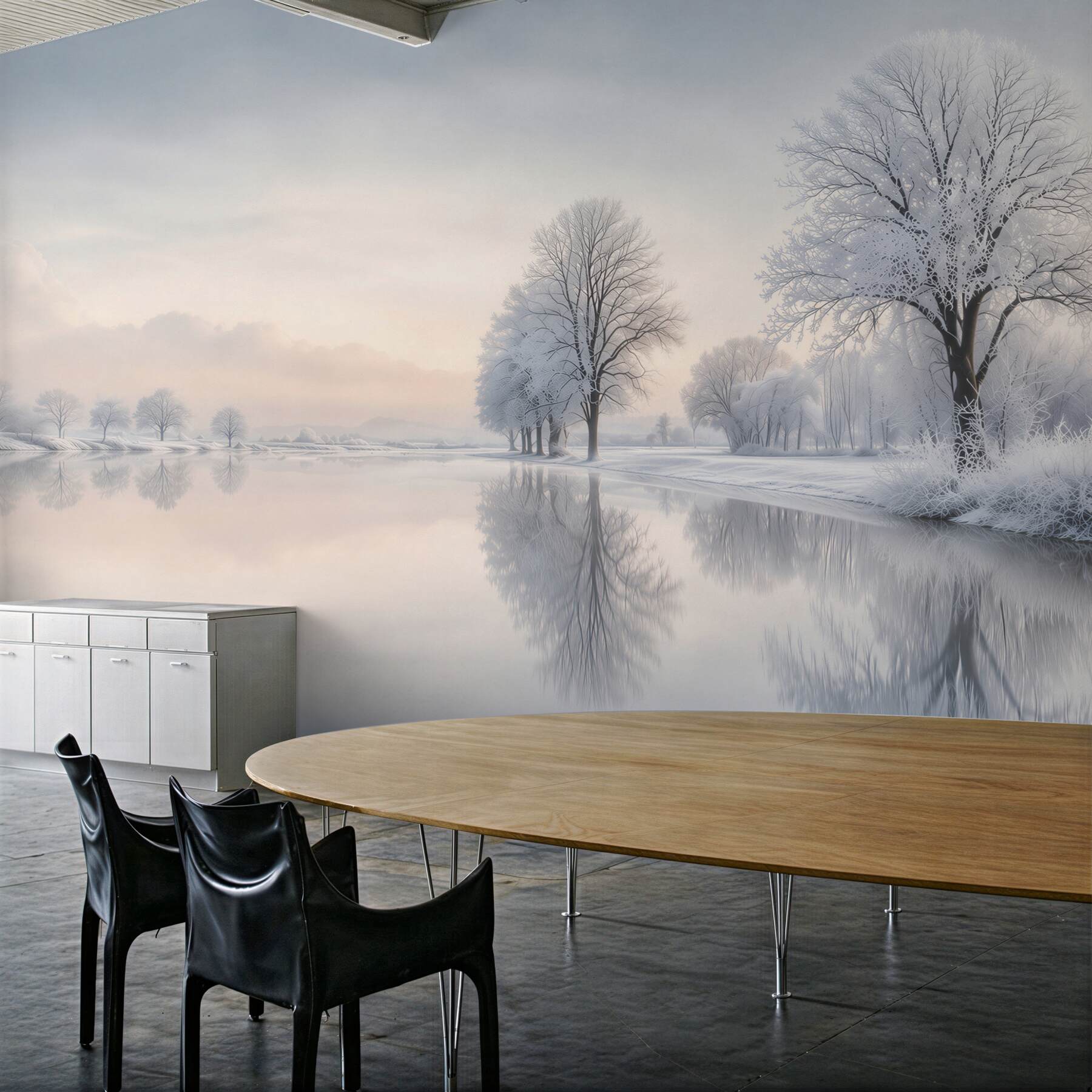 Fotobehang winterlandschap met besneeuwde bomen bij een rustig meer