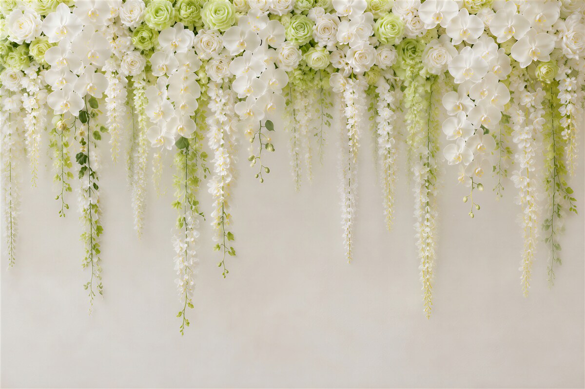 Fotobehang muur bezaaid met witte orchideeën