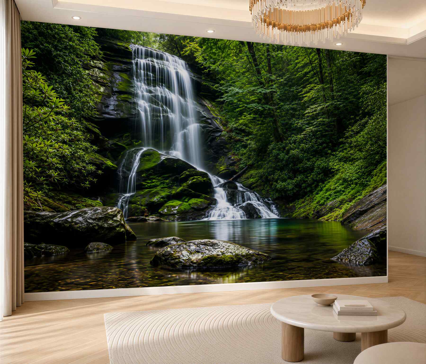 Fotobehang water dat van een bergwaterval in het bos valt